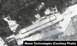 Satelitski snimci kompanije "Maxar Technologies" prikazuju ruske trupe i jurišne avione na tri lokacije u Belorusiji u blizini granice sa Ukrajinom, 4. februar 2022.