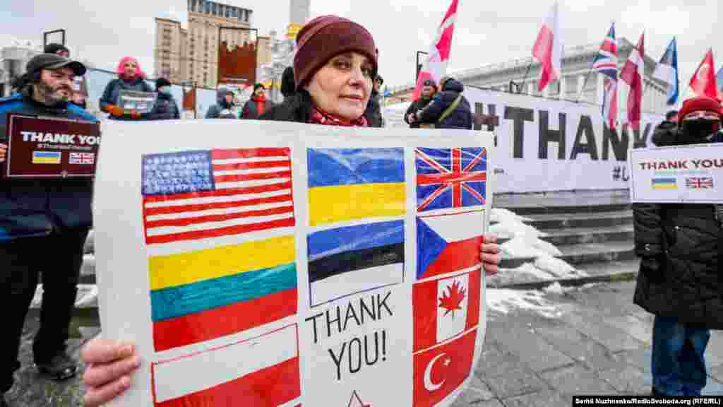 &laquo;Наша подяка &ndash; не для іноземних політиків. Наша подяка для народів Великої Британії, США, Польщі, Естонії, Литви, Латвії, Канади, Чехії та Туреччини. Бо саме за гроші цих людей, платників податків &ndash; літаки з озброєнням долітають до України. Ми хочемо, щоб ці люди знали: зброя в надійних руках. Для нас це дуже важливо. Ми вдячні. І хочемо, щоб наші іноземні друзі теж про це знали&raquo;, &ndash; зазначили організатори 