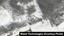 Satelitski snimci kompanije "Maxar Technologies" prikazuju ruske trupe i jurišne avione na tri lokacije u Belorusiji u blizini granice sa Ukrajinom, 4. februar 2022.