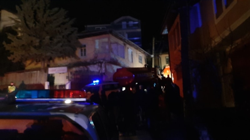 Полиција врши увид по синоќешниот пожар во Тетово