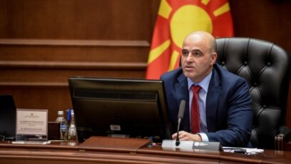 Правителството на Северна Македония започва консултации с политици и експерти