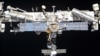 Međunarodnu svemirsku stanicu (MSS/ISS) koju su snimili članovi posade Ekspedicije 56 iz svemirskog broda Sojuz nakon iskopčavanja, 4. oktobra 2018.