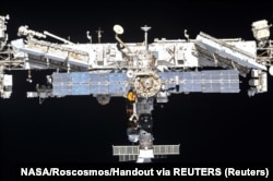 Международная космическая станция (МКС), сфотографированная членами экипажа 56-й экспедиции с космического корабля «Союз» после расстыковки, 4 октября 2018 года