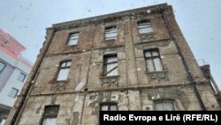 Куќата на покојниот политичар Џафер Дева во Косово