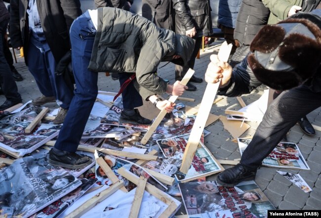 Митинг против Янгулбаевых в Грозном