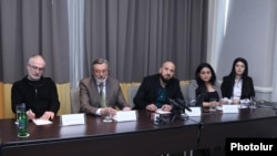 «Գարուն ա...» ֆիլմը ստեղծագործական կազմի անդամների մամուլի ասուլիսը։