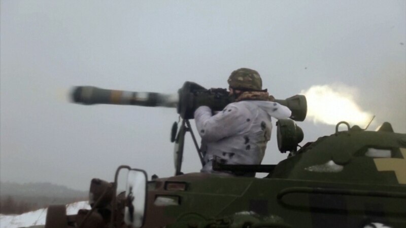 Ushtria ukrainase stërvitet me armë të reja kundërtanke