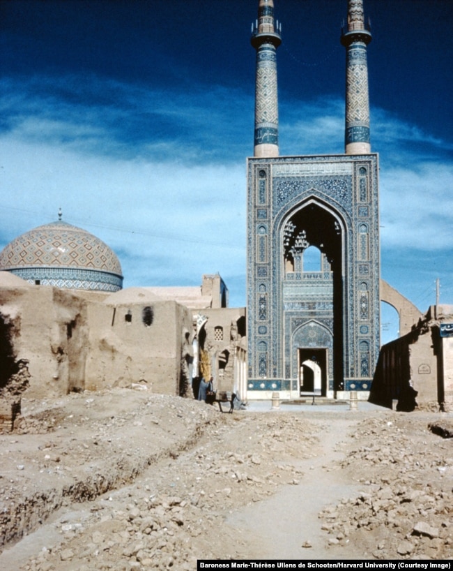 The entrance to the Jameh Mosque of Yazd.