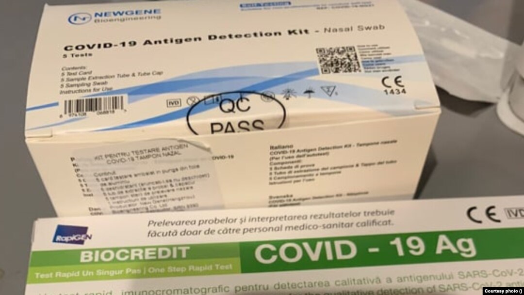 Alexandra a testat cel puțin trei tipuri de teste nazale pe perioada în care a fost în carantină și diagnosticată oficial cu Covid.