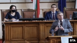Мустафа Карадайъ отправи критики към министъра на финансите Асен Василев във връзка със санкциите по глобалния закон "Магнитски".