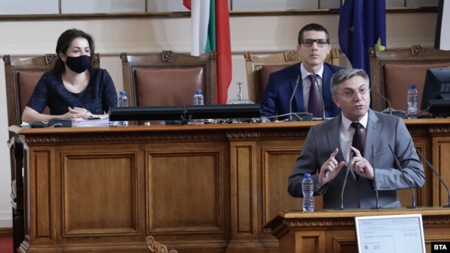 Мустафа Карадайъ отправи критики към министъра на финансите Асен Василев във връзка със санкциите по глобалния закон "Магнитски".