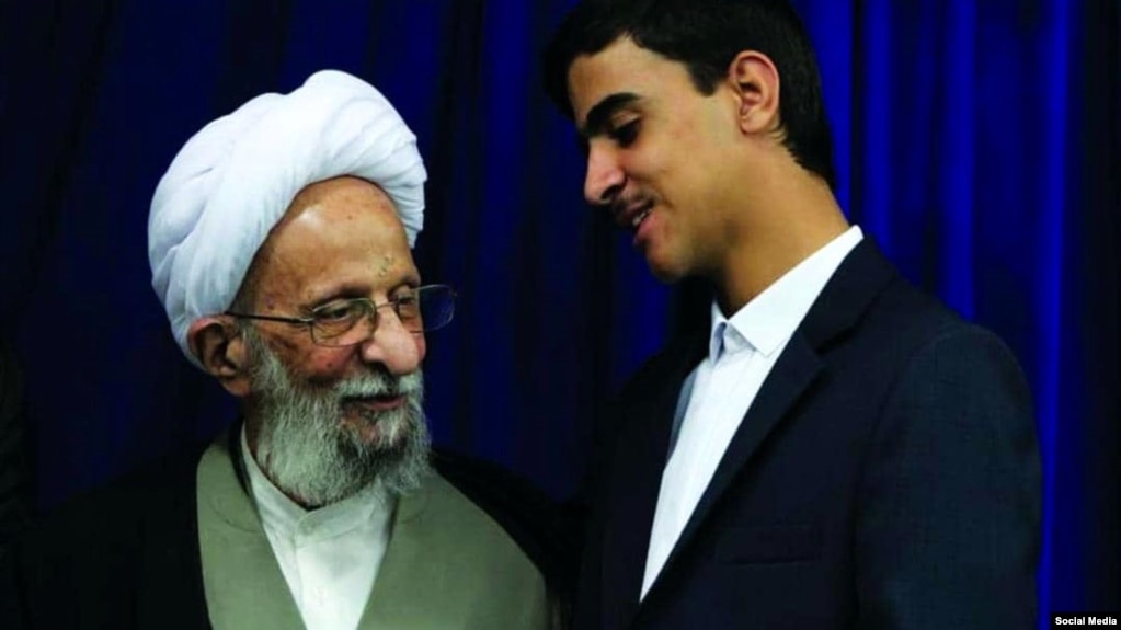 Mehrshad Soheili crafted an image of being close to influential clerics in Iran. The 17-year-old has now been arrested on accusations of fraud. He is shown here with senior Ayatollah Mesbah Yazdi, the godfather of Iran's hard-liners, who died in 2020.