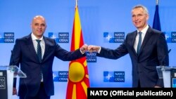 Димитар Ковачевски и Јенс Столтенберг на денешната прес-конференција во Брисел