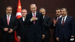 رجب طیب اردوغان در مراسم تحلیف در کنار برخی اعضای کابینه جدید