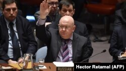 Представник Росії в ООН Василь Небензя накладає вето на резолюцію США про розслідування використання хімічної зброї в Сирії. Нью-Йорк, квітень 2018 року
