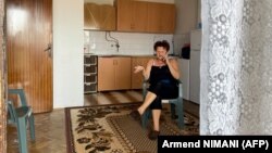 Dragica Gašić se u Đakovicu vratila nakon dve decenije izbeglištva u Srbiji. Njen povratak naišao je na proteste i otpor. Đakovica, 28. juli 2021.