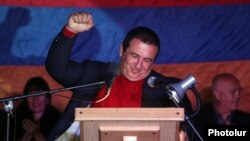 Armenia -- Prosperous Armenia Party leader Gagik Tsarukian speaks at an opposition rally in Yerevan, 10Oct2014.