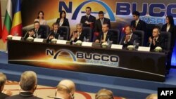 Türkiýede 2009-njy ýylda Ýewropa Bileleşiginiň wekilleriniň we Türkiýäniň premýer-ministriniň gatnaşmagynda "Nabukko" proýekti barada optimistik ylalaşyga gol çekilipdi. Ankara, 13-nji iýul, 2009.