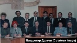 Депутаты Чебоксарского горсовета организовались в группу "Самана". Архивное фото 1994 года 