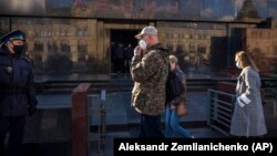 Пікет тривав не більше ніж 10 секунд – поліцейські затримали Осипова і відвели до відділу, де склали протокол про участь у неузгодженій публічній акції (фото архівне)