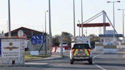 Служби реагування на британській військові базі в Акротірі, де влучив безпілотник, Кіпр, 2 березня 2026 року