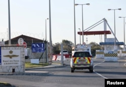 Hyrja në RAF Akrotiri, një bazë sovrane britanike në Qipro.