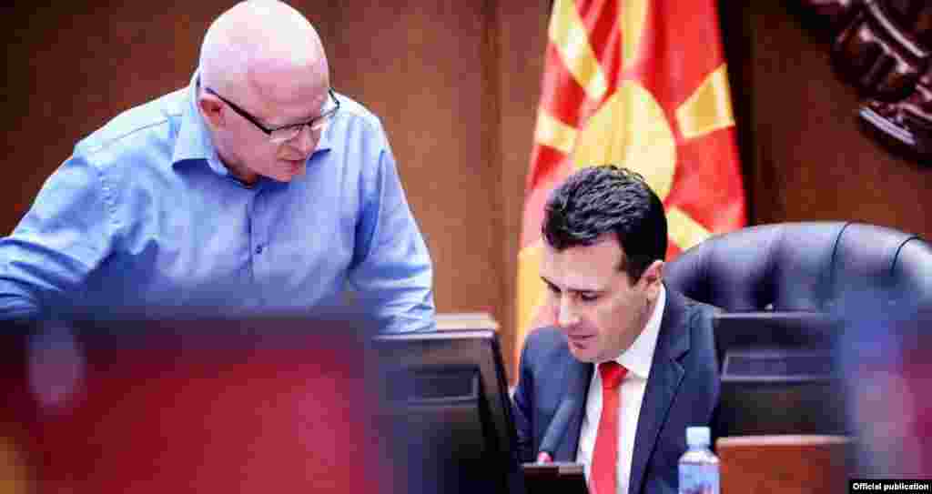 МАКЕДОНИЈА - Премиерот Зоран Заев денеска изјави дека неговото негодување кон Основното обвинителство за случајот со поранешниот генерален секретар на владата Драги Рашковски потврдило дека премиерот и политиката не диктираат што треба да работи судството или обвинителството. Тој и денеска повтори дека се согласувал со стотици предмети, но дека со неколку има право да не се согласува.