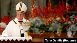 Վատիկան - Հռոմի Պապ Ֆրանցիսկոսը հանդիսապետում է տոնական ժամերգությունը Սուրբ Պետրոսի տաճարում, 24-ը դեկտեմբերի, 2017թ. 