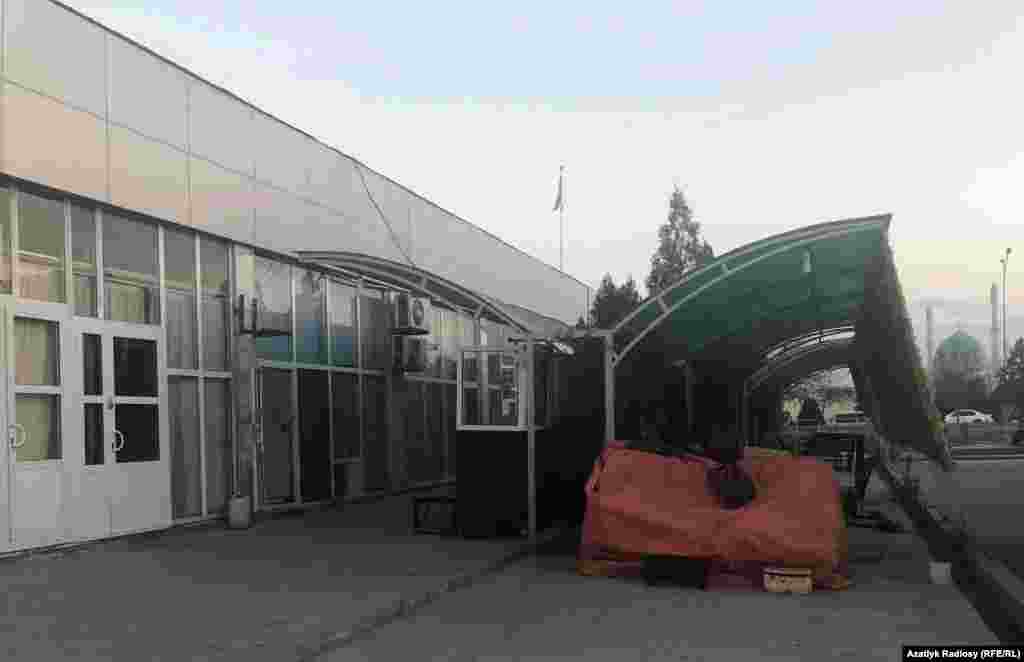 Ýapyk duran oba dükany