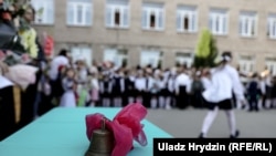 Лінейка ў стаўпецкай школе, за драмай у якой назірала ўся Беларусь. ФОТА