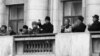 Dictatorul Nicolae Ceaușescu și soția sa au organizat, în 21 decembrie, un miting în fața sediului Comitetului Central. Manifestanţii s-au întors împotriva lor. Acesta a fost punctul de pornire a Revoluției în București. Întregul regim va cădea a doua zi, 22 decembrie.