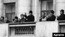 Dictatorul Nicolae Ceaușescu și soția sa au organizat, în 21 decembrie, un miting în fața sediului Comitetului Central. Manifestanţii s-au întors împotriva lor. Acesta a fost punctul de pornire a Revoluției în București. Întregul regim va cădea a doua zi, 22 decembrie.