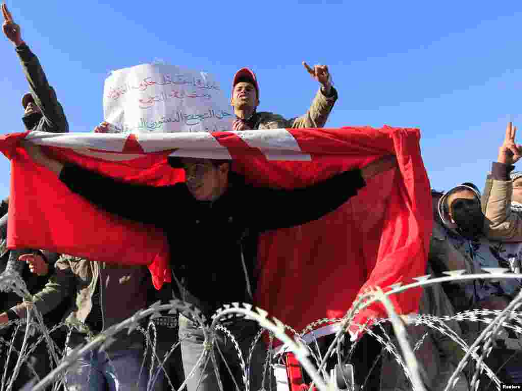Tunis - Protesti, 23.01.2011. Foto: Reuters / Zohra Bensemra