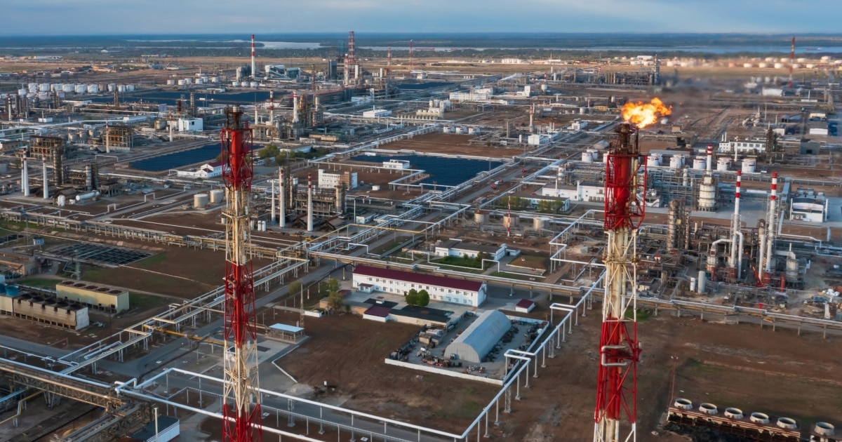 უკრაინაში დაადასტურეს დარტყმა ვოლგოგრადის ნავთობგადამამუშავებელ ქარხანაზე