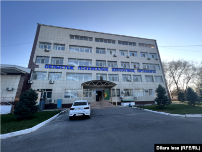 Мәйітханада бір қызды ұрды