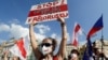 Сотни людей вышли на Староместскую площадь в Праге во время акции &laquo;Вместе за Беларусь&raquo;