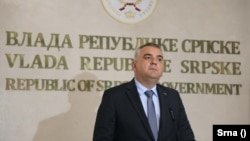 Kjo është hera e dytë që Savo Miniq jep dorëheqje nga posti i kryeministrit. 