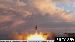 Eronning IRIB televideniesi namoyish qilgan "Xurramshahr” raketasining uchirilishi
