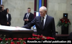 Владимир Путин у гроба Сергея Иванова, 30 июня 2026 года