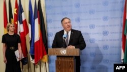 مایک پومپئو به همراه کلی کرافت، سفیر آمریکا در سازمان ملل