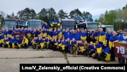 Ресей тұтқынынан еліне қайтарылған украин сарбаздары. Украина, 6 мамыр, 2025 жыл.