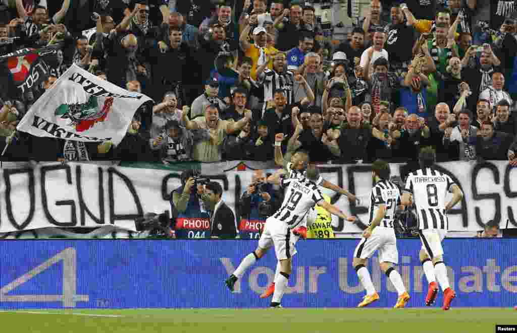 Arturo Vidal komandasının qolunu vurduqdan sonra