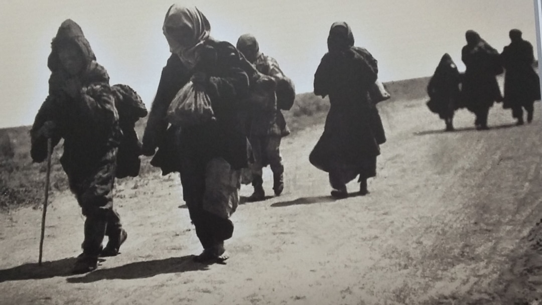 Ересек көршінің үйінде