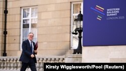 Британскиот премиер Кир Стармер пристигнува на самитот со лидерите на Западен Балкан, 22 октомври 2025 година.