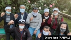 Активисты требуют освобождения активиста Кайрата Султанбека у здания прокуратуры Ордабасинского района Туркестанской области. 24 сентября 2020.