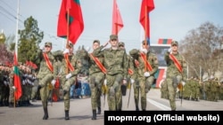 Militari din regiunea transnistreană, în pregătiri pentru parada din 9 mai, 2021