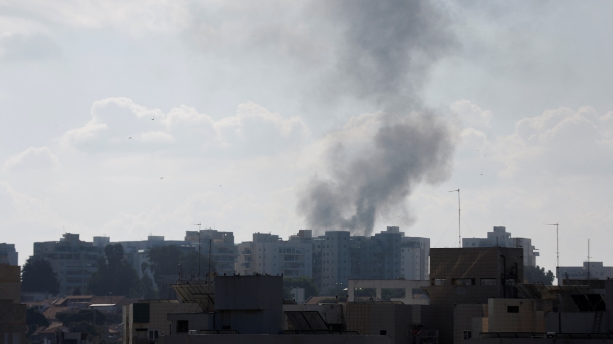 Militantët e Hamasit kryejnë sulm masiv në Izrael