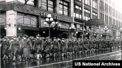 ABŞ-yň harby güýçleriniň 39-njy polkunyň soldatlary Sietl şäherinde Fransiýa ugradylmazdan öň. Photo:US National Archives