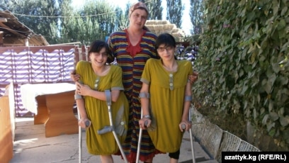 Анасы ұлына порно видео көрсеткісі келмеді.