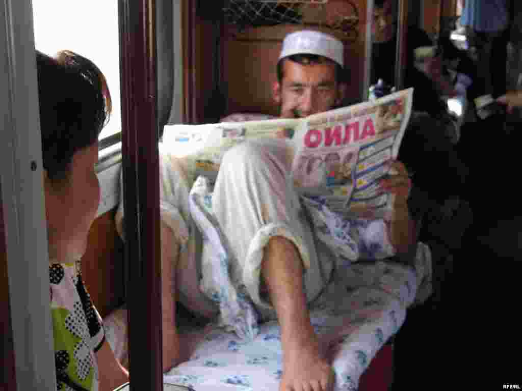 Russia -- Dushanbe-Moscow train for Shakirov migrant story, Jun2009 - Russia -- Dushanbe-Moscow train for Shakirov migrant story, Jun2009 